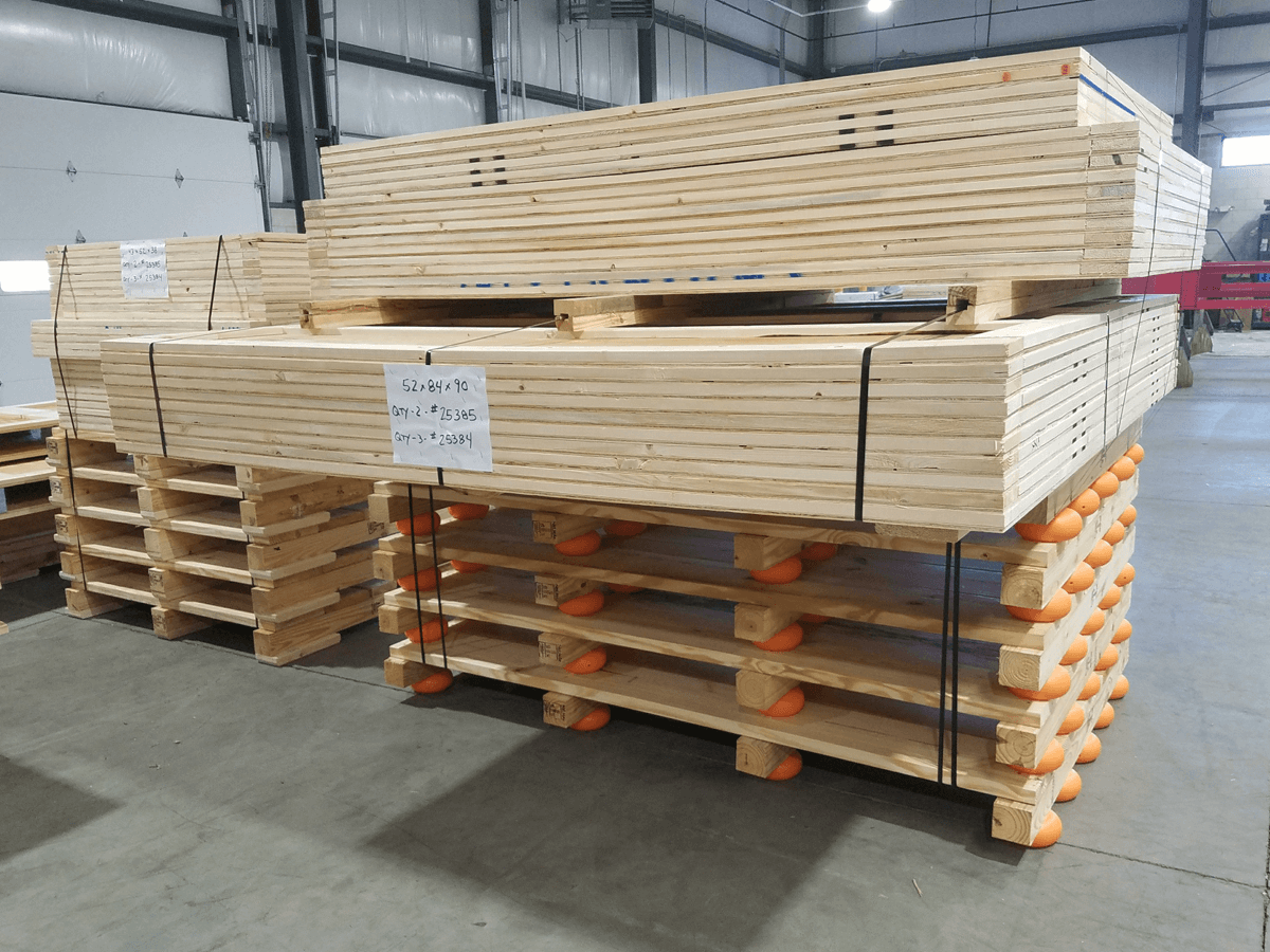 Heavy-duty-cushioned-shipping-skid-and-crate
